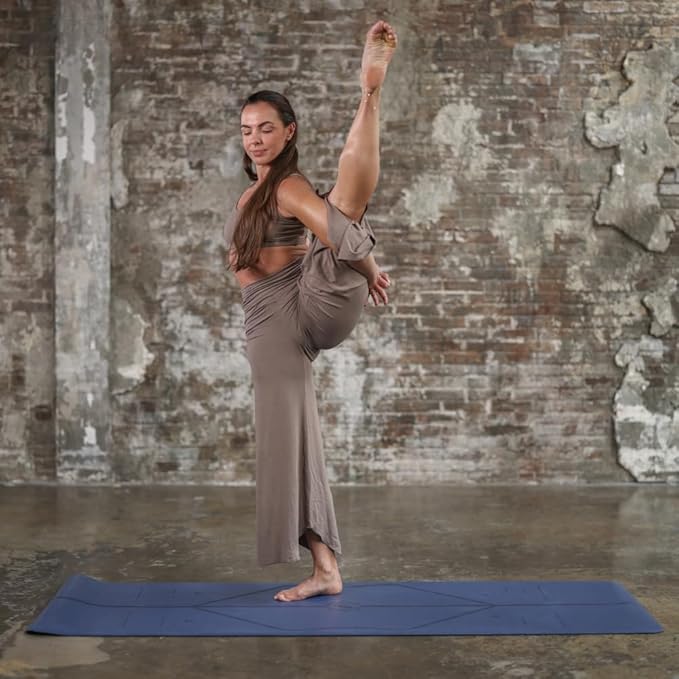 Liforme Original Yoga Mat – Free Yoga Bag Included - Patented Alignment System, Warrior-like Grip, Non-slip, Eco-friendly, sweat-resistant, long, wide, 4.2mm thick mat for comfort