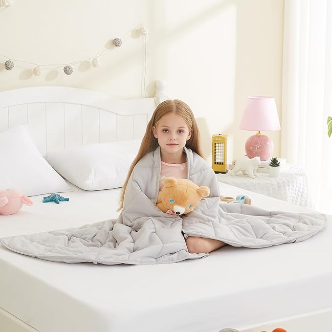 L'AGRATY Weighted Blanket - 36"x48" 3lbs Weighted Blanket Microfiber Material with Glass Beads Small Blanket for All-Season Summer Fall Winter Soft Thick Blanket